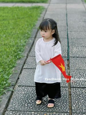 Áo Dài Trắng Cổ Điệu – Lụa Cao Cấp Cho Bé | Cực Mềm Mịn – Lên Form Siêu Đẹp 4 images upload woo2F002deb774b147284d169f6d80bcfded1