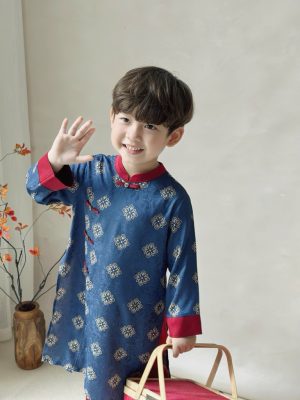 Áo dài bé trai hoạ tiết đồng xu đối xứng, chất liệu lụa gấm 3 images upload woo2F4b22b70a09f570183e290fc070bcadd7